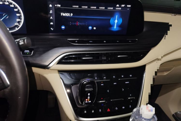 Used Buick GL8 2023 ES Lu Zun Deluxe Model Audio And AC Panel