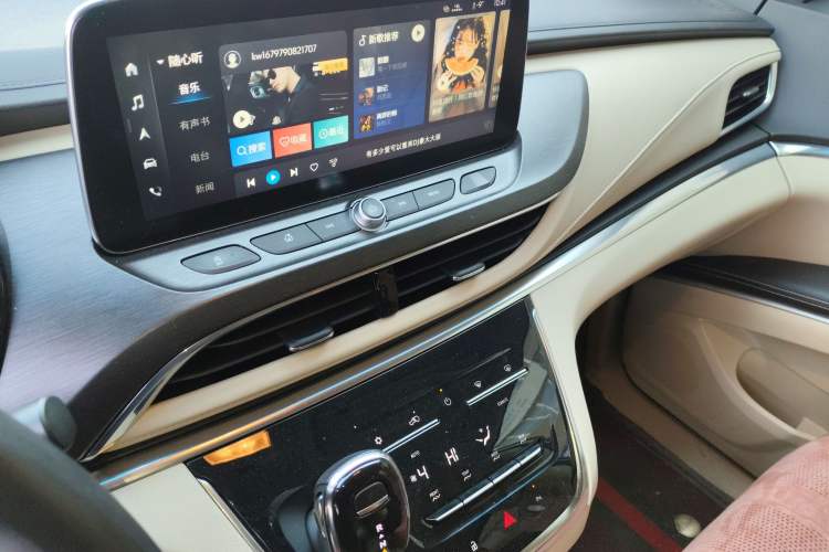 Used Buick GL8 2023 Facelifted Land Cruiser Executive Luxury Version Audio And AC Panel