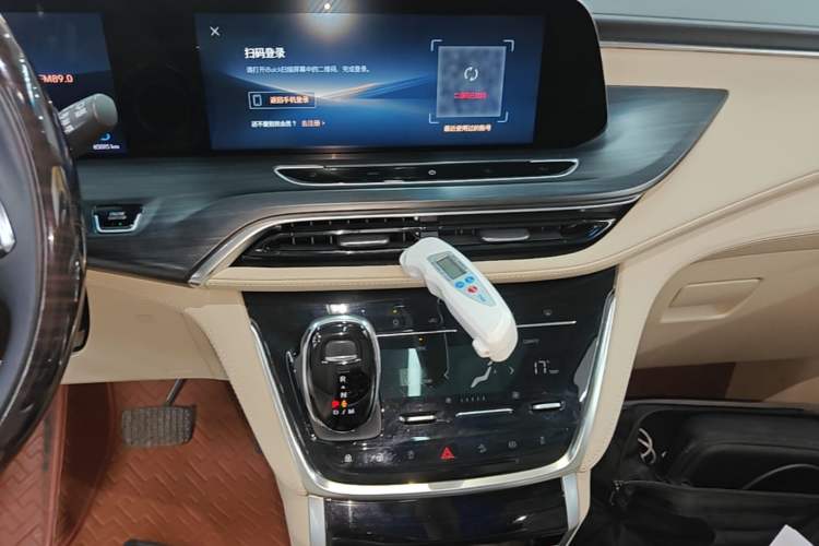 Used Buick GL8 2023 ES Lu Zun Luxury Model Audio And AC Panel