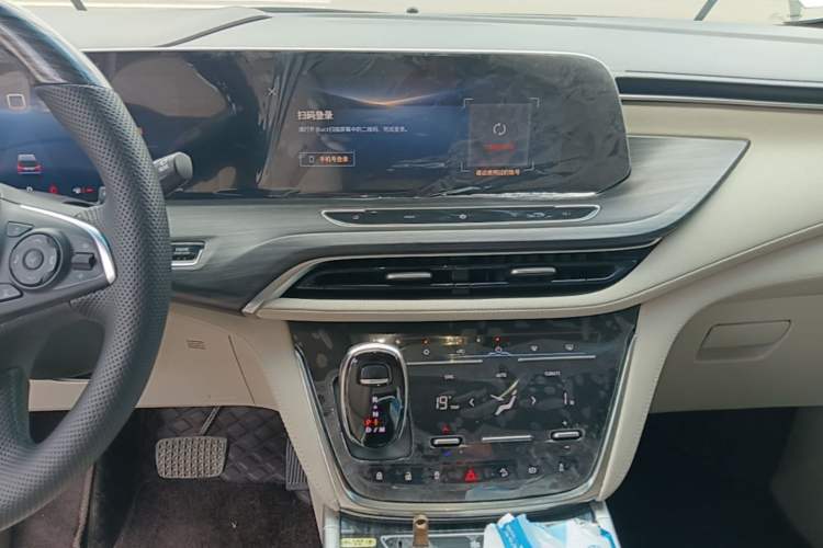 Used Buick GL8 2023 ES Lu Zun Comfort Model Audio And AC Panel