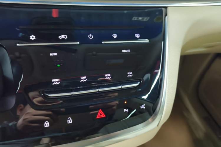 Used Buick GL8 2023 Land Executive Class Deluxe Model Audio And AC Panel