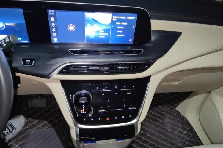 Used Buick GL8 2023 ES Lu Zun Luxury Model Audio And AC Panel