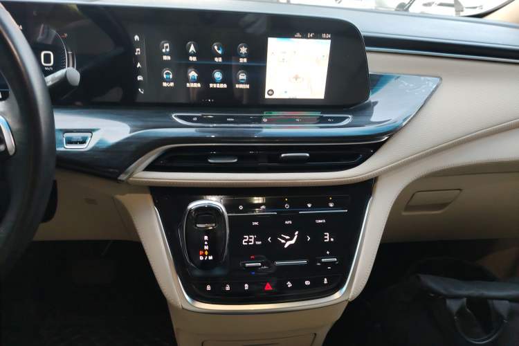 Used Buick GL8 2023 ES Lu Zun Deluxe Model Audio And AC Panel