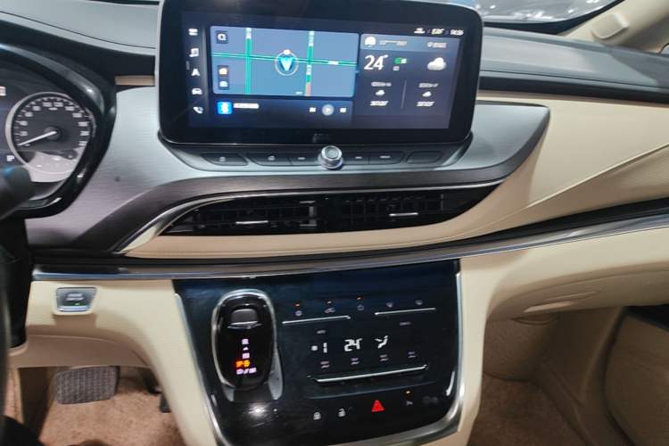 Used Buick GL8 2023 Facelifted Land Cruiser Executive Luxury Version Audio And AC Panel