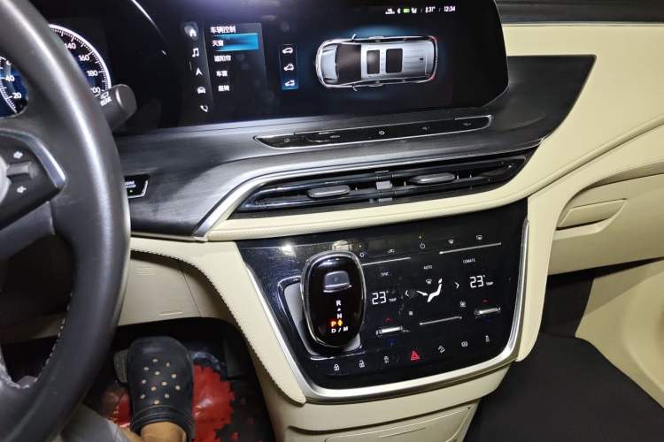 Used Buick GL8 2023 ES Lu Zun Luxury Model Audio And AC Panel