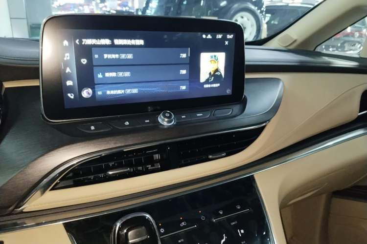 Used Buick GL8 2023 Facelifted Land Cruiser Executive Luxury Version Audio And AC Panel