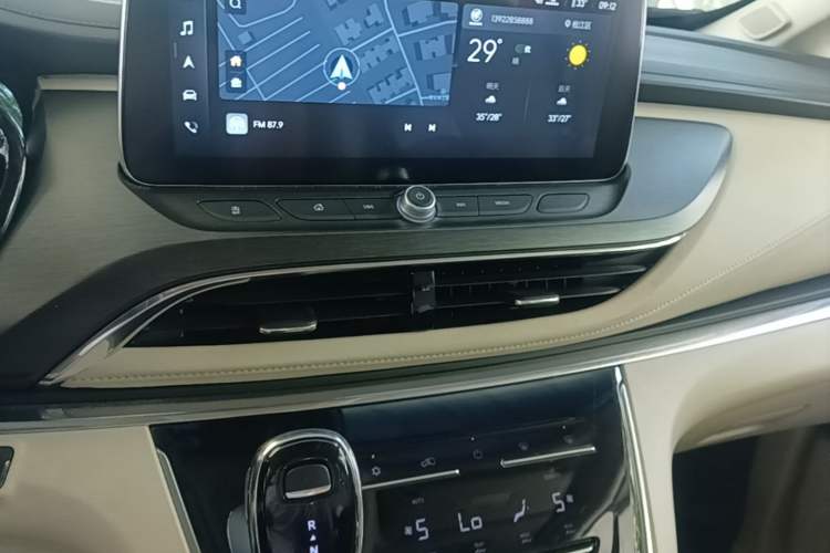 Used Buick GL8 2023 Facelifted Land Cruiser Executive Luxury Version Audio And AC Panel