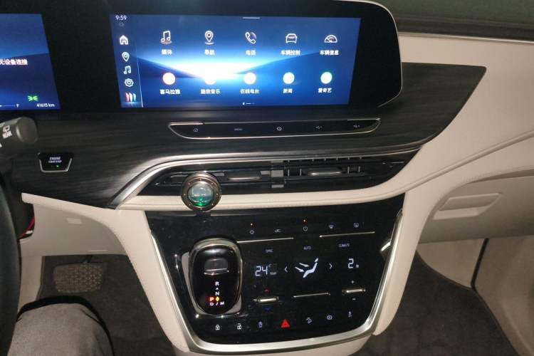 Used Buick GL8 2023 ES Lu Zun Comfort Model Audio And AC Panel