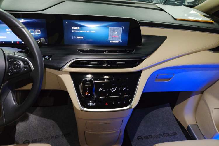Used Buick GL8 2023 ES Lu Zun Luxury Model Audio And AC Panel
