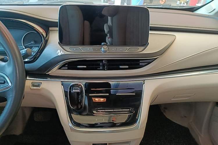 Used Buick GL8 2023 Land Executive Class Deluxe Model Audio And AC Panel