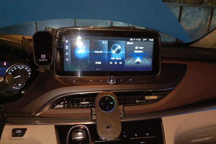 Used Buick GL8 2023 Land Executive Class 652T Luxury Model Audio And AC Panel