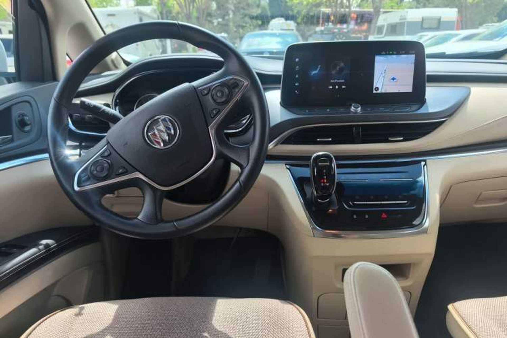 Used Buick GL8 2023 Facelifted Land Cruiser Executive Luxury Version Center Console