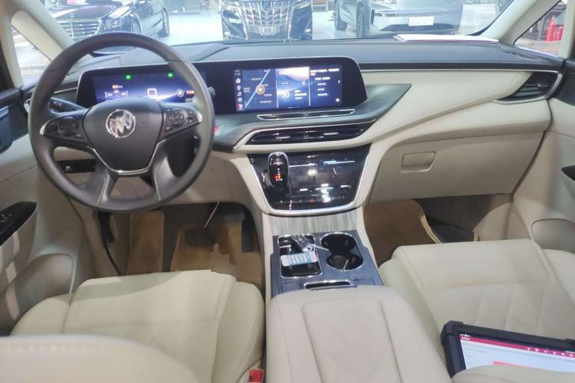 Used Buick GL8 2023 ES Lu Zun Comfort Model Center Console