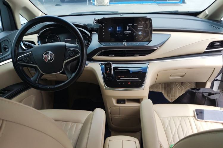 Used Buick GL8 2023 Facelifted Land Cruiser Executive Luxury Version Center Console