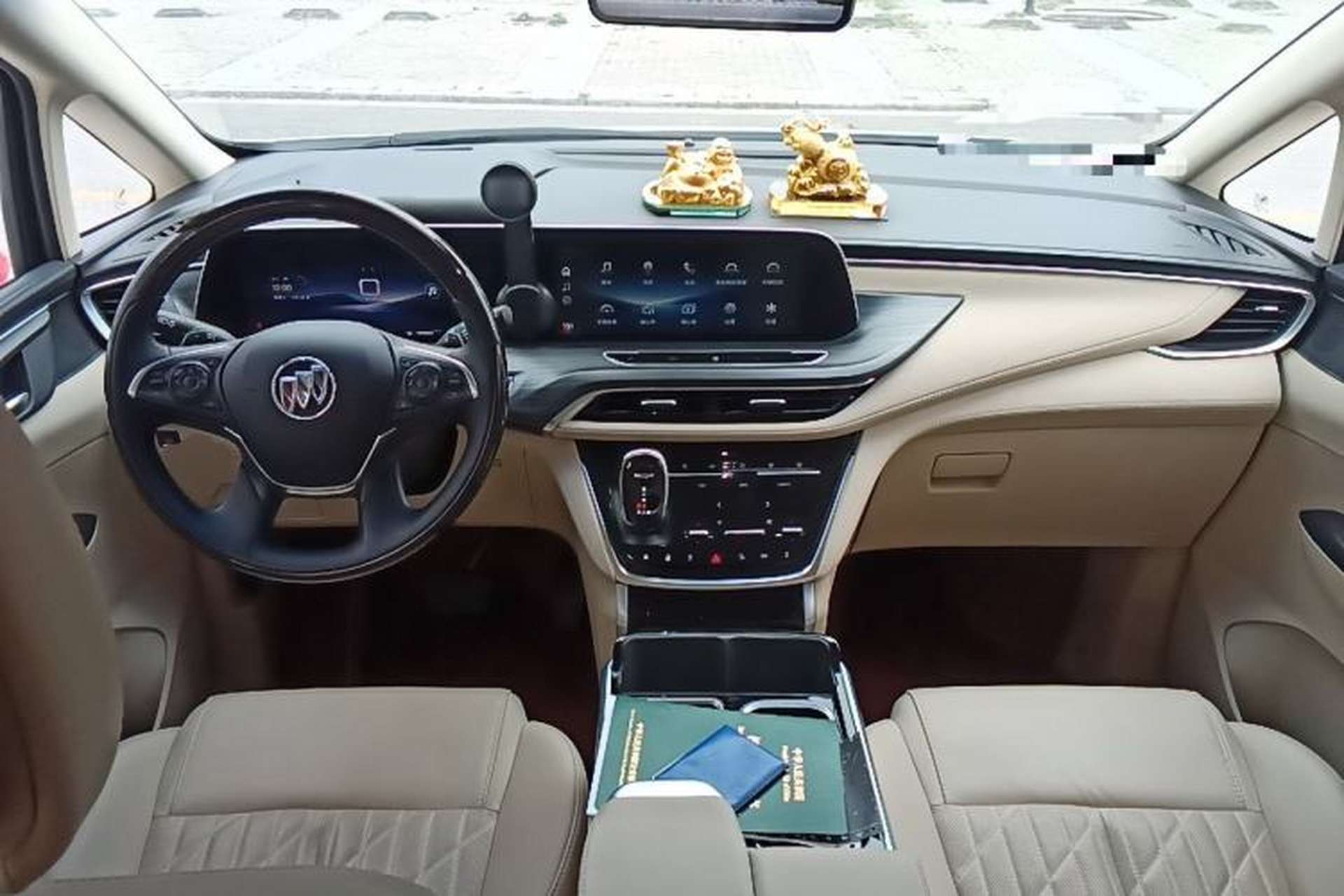 Used Buick GL8 2023 ES Lu Zun Luxury Model Center Console