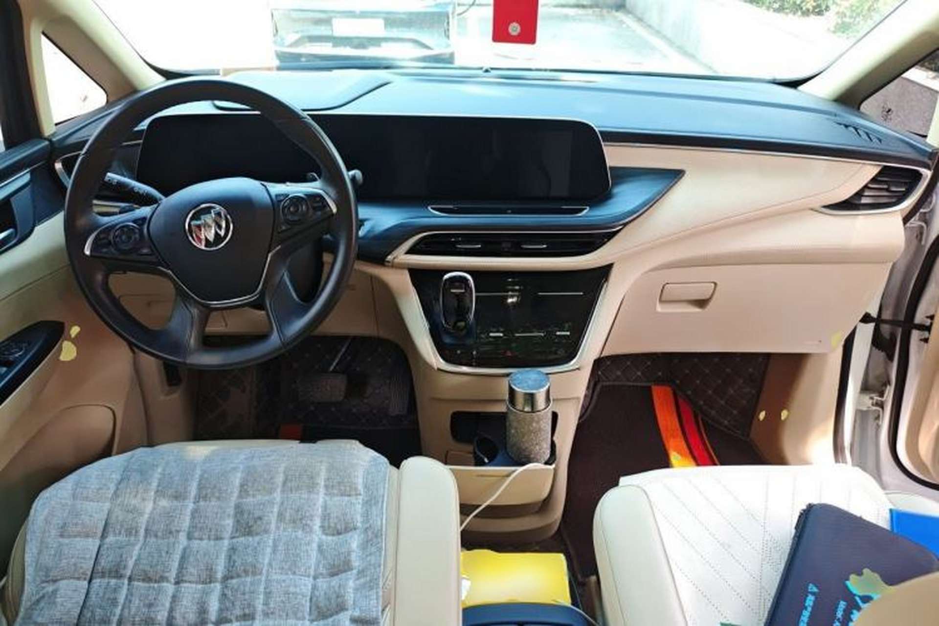 Used Buick GL8 2023 ES Lu Zun Deluxe Model Center Console