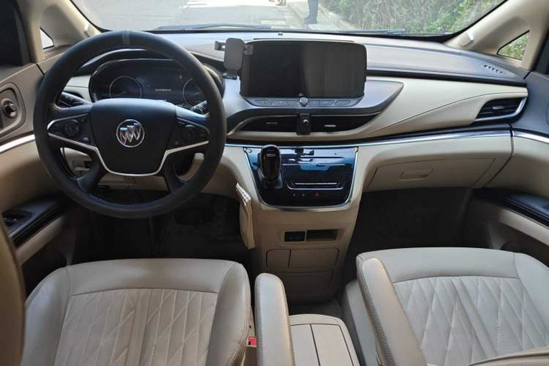 Used Buick GL8 2023 Land Executive Class 652T Luxury Model Center Console