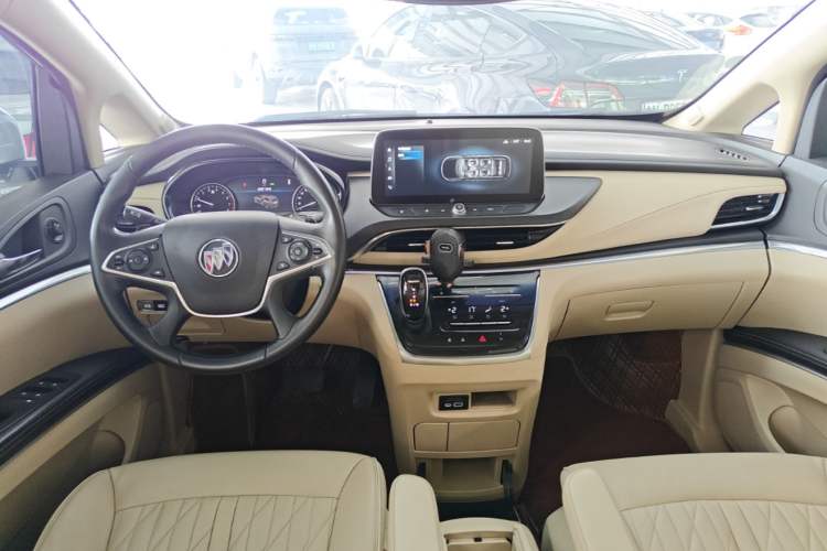 Used Buick GL8 2023 Facelifted Land Cruiser Executive Luxury Version Center Console