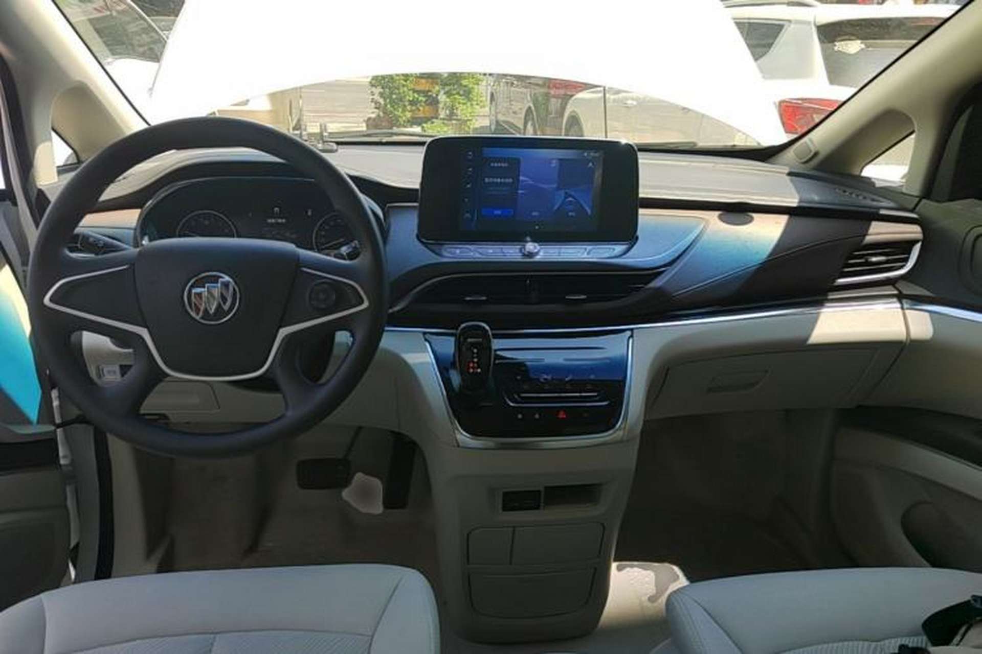 Used Buick GL8 2023 Land Executive Class Comfort Model Center Console