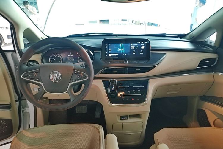 Used Buick GL8 2023 Facelifted Land Cruiser Executive Luxury Version Center Console