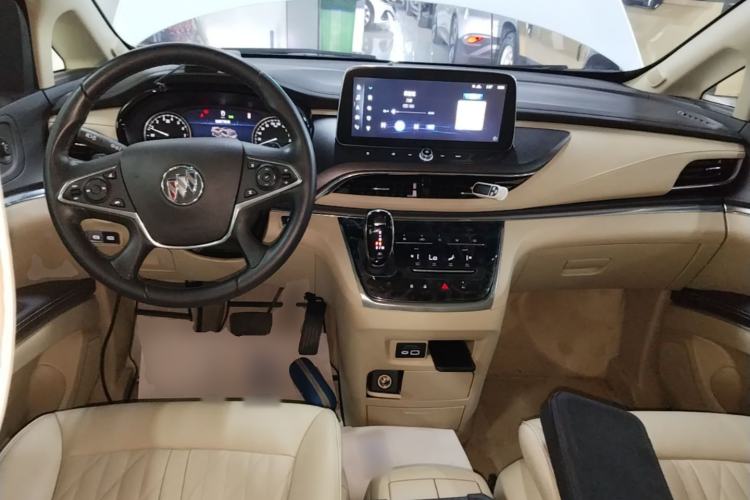 Used Buick GL8 2023 Facelifted Land Cruiser Executive Luxury Version Center Console