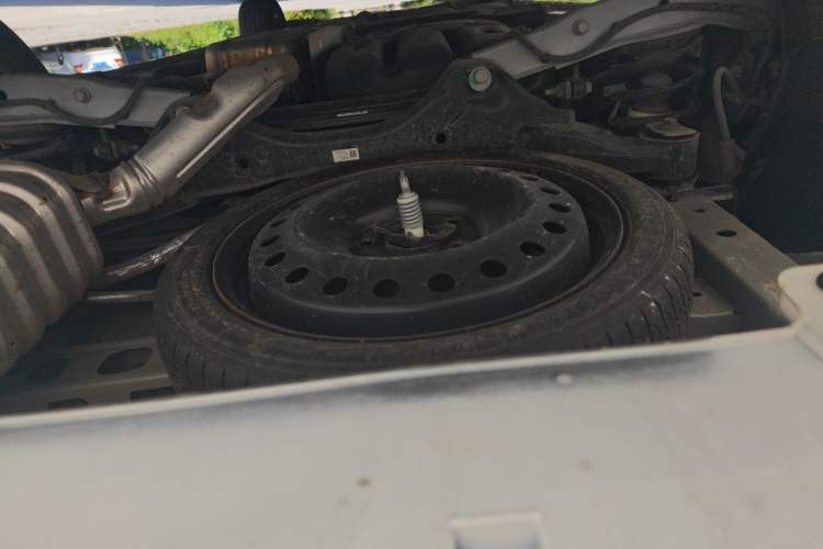 Used Buick GL8 2023 ES Lu Zun Deluxe and Yue Edition Chassis Rear