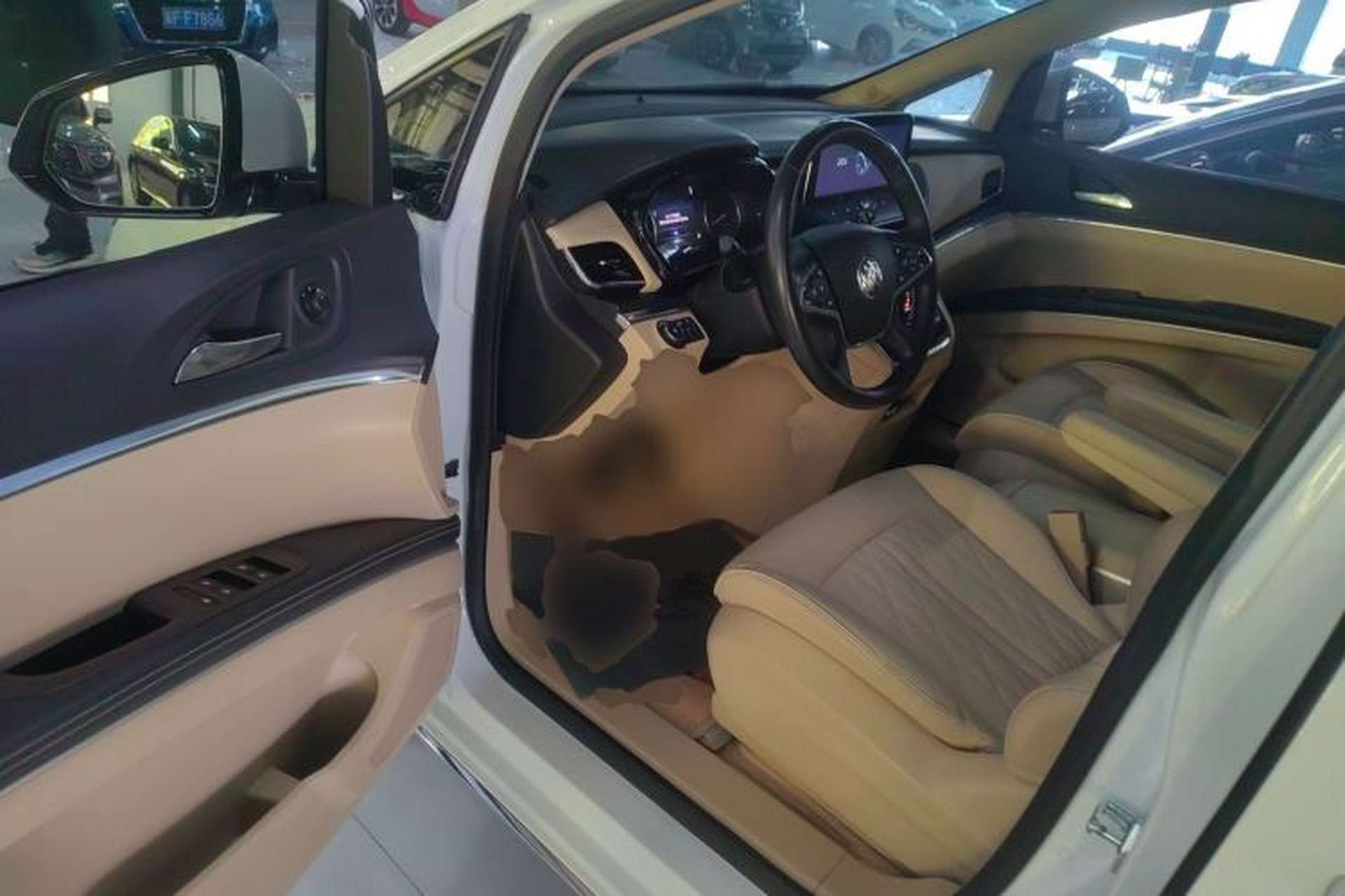 Used Buick GL8 2023 Facelifted Land Cruiser Executive Luxury Version Driver Seat