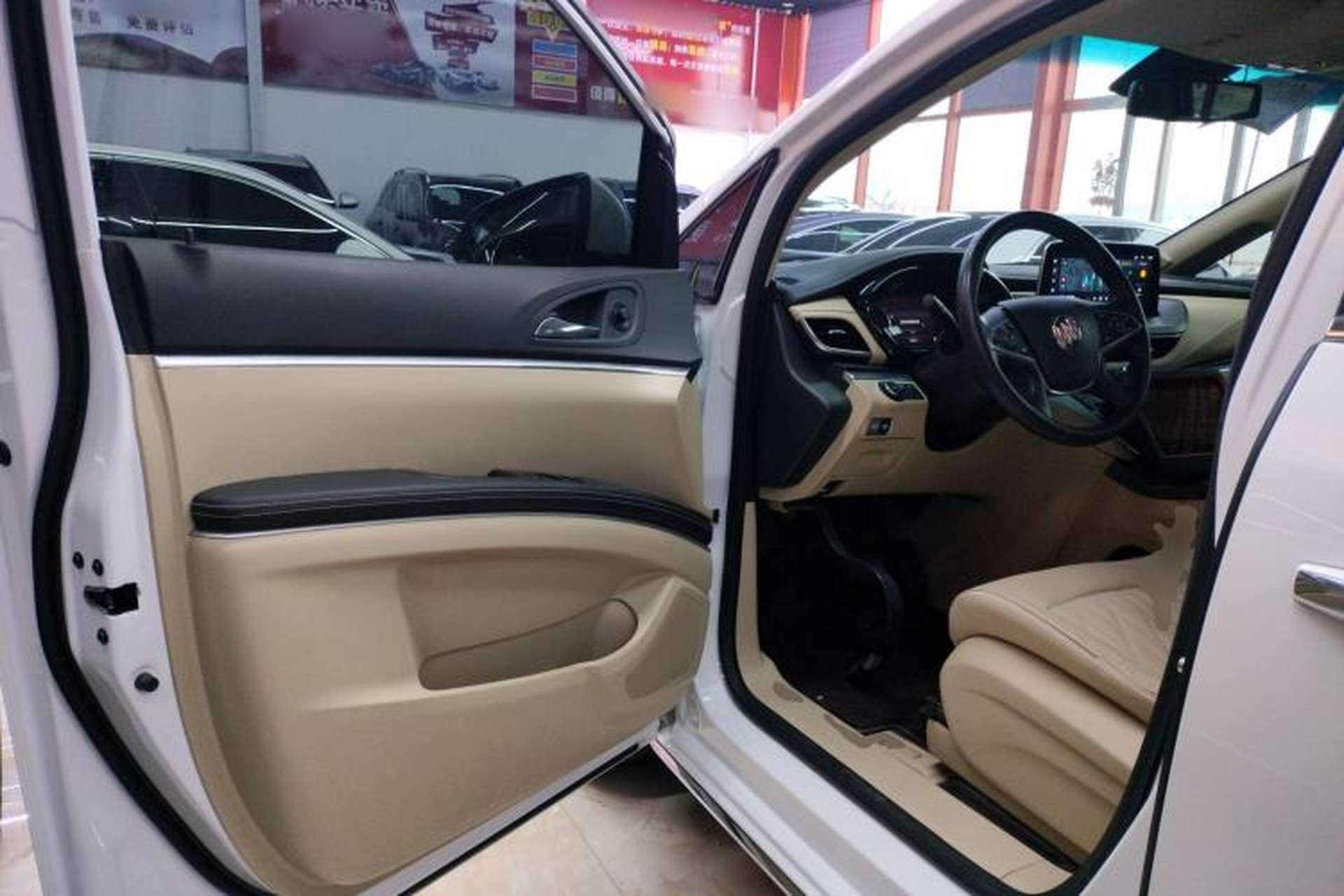 Used Buick GL8 2023 Facelifted Land Cruiser Executive Luxury Version Driver Seat