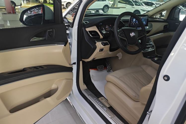 Used Buick GL8 2023 Facelifted Land Cruiser Executive Luxury Version Driver Seat
