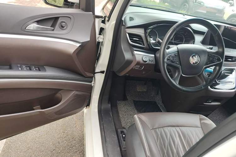 Used Buick GL8 2023 Land Executive Class 652T Luxury Model Driver Seat