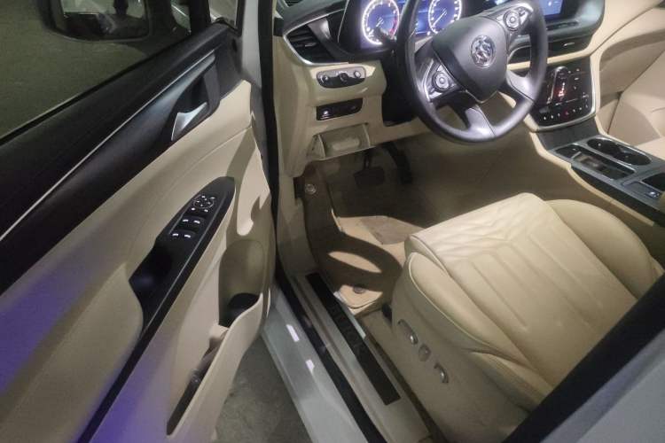 Used Buick GL8 2023 ES Lu Zun Deluxe and Yue Edition Driver Seat