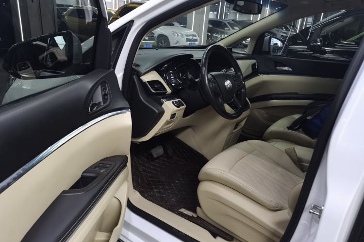 Used Buick GL8 2023 Facelifted Land Cruiser Executive Luxury Version Driver Seat
