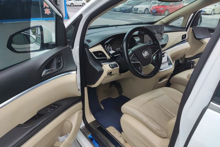 Used Buick GL8 2023 Facelifted Land Cruiser Executive Luxury Version Driver Seat