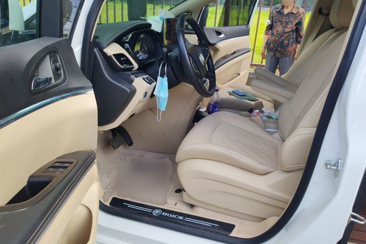 Used Buick GL8 2023 Facelifted Land Cruiser Executive Luxury Version Driver Seat