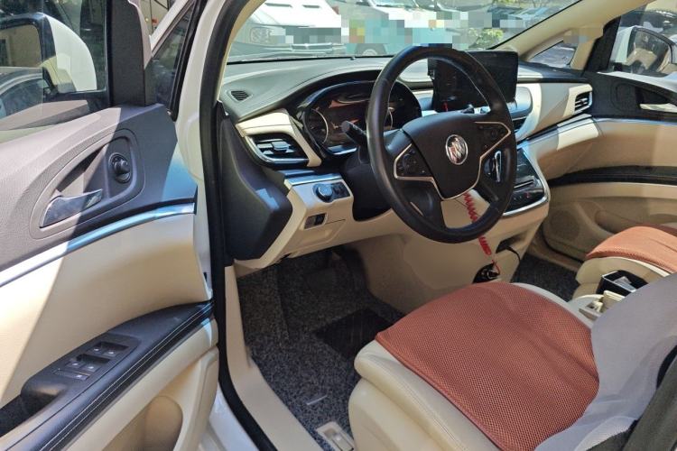 Used Buick GL8 2023 Facelifted Land Cruiser Executive Luxury Version Driver Seat