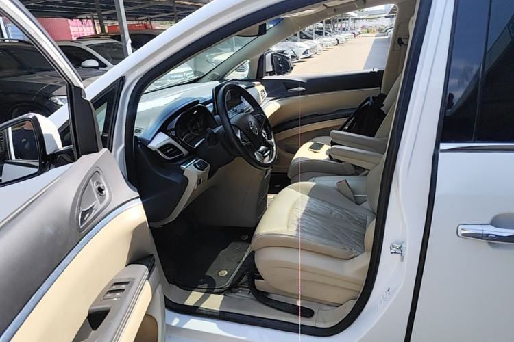Used Buick GL8 2023 Facelifted Land Cruiser Executive Luxury Version Driver Seat