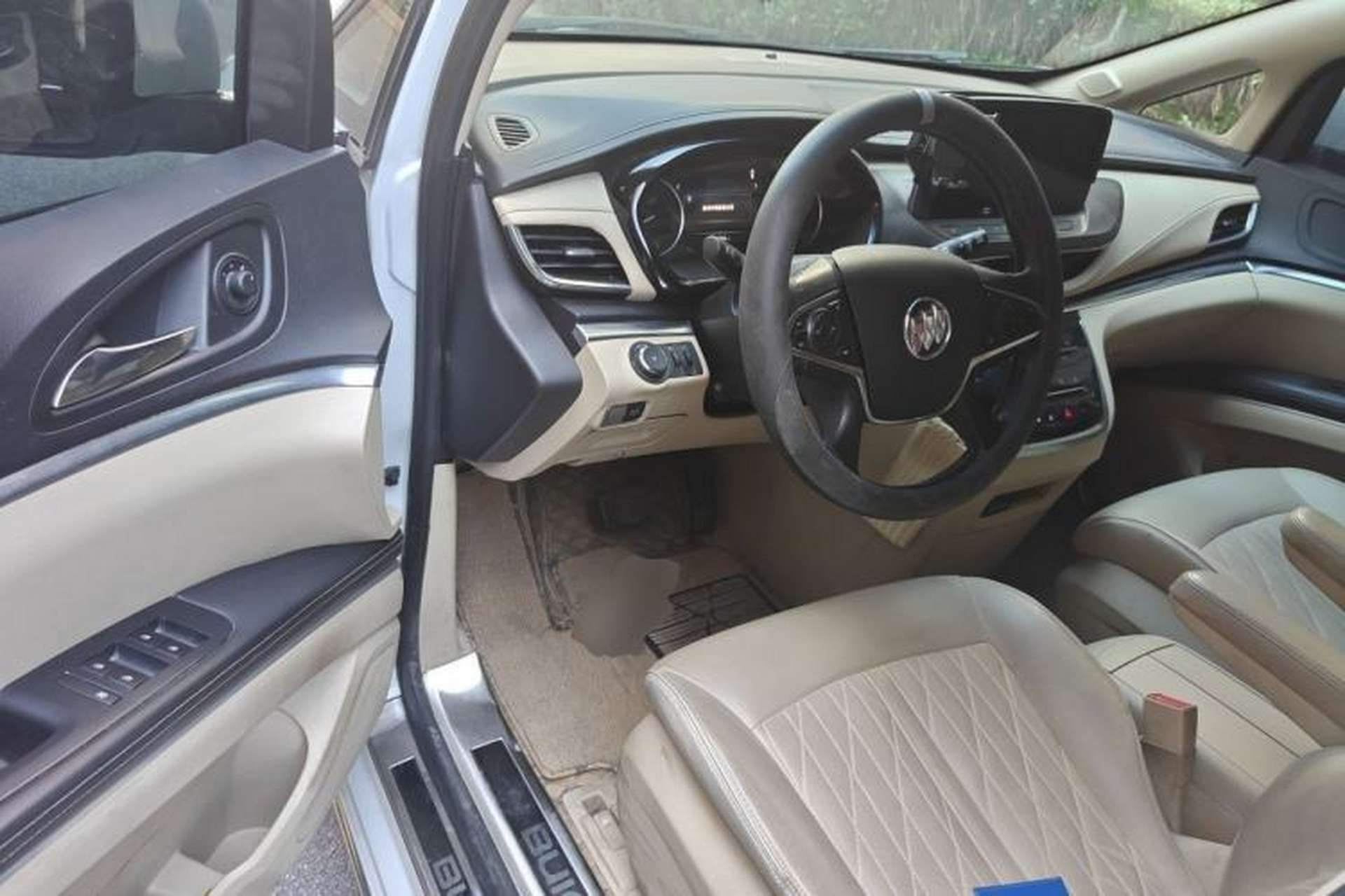 Used Buick GL8 2023 Land Executive Class 652T Luxury Model Driver Seat