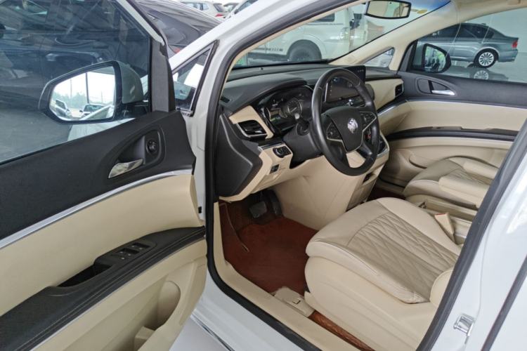 Used Buick GL8 2023 Facelifted Land Cruiser Executive Luxury Version Driver Seat