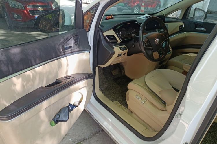 Used Buick GL8 2023 Facelifted Land Cruiser Executive Luxury Version Driver Seat