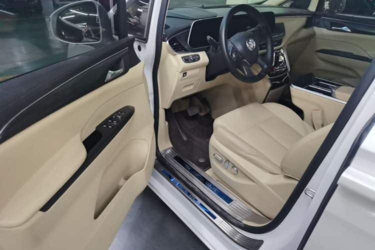 Used Buick GL8 2023 ES Lu Zun Deluxe Model Driver Seat