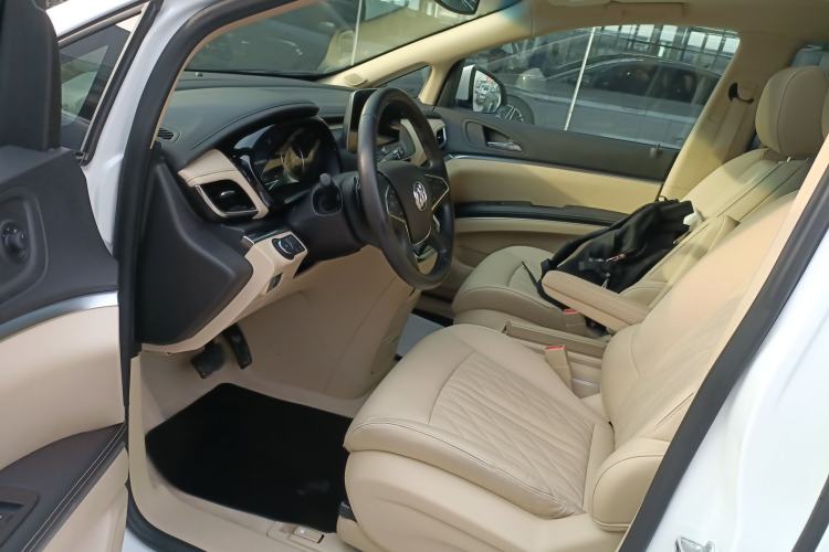 Used Buick GL8 2023 Facelifted Land Cruiser Executive Luxury Version Driver Seat