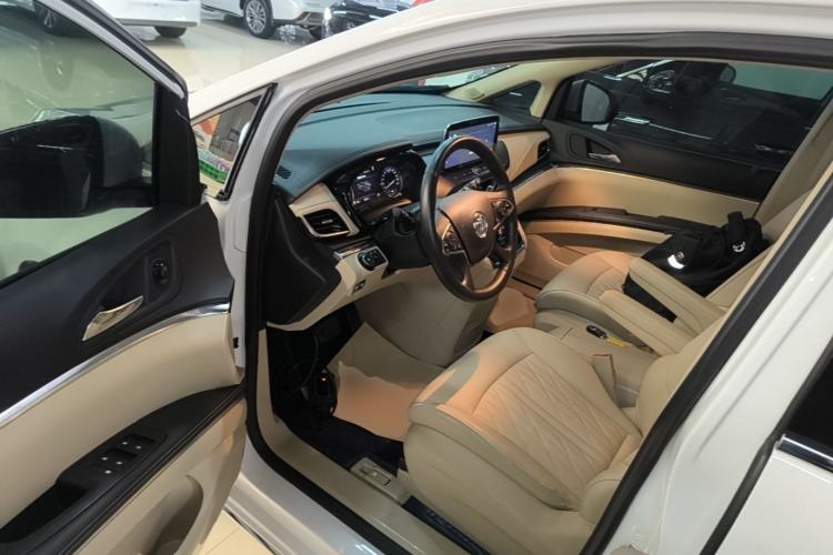 Used Buick GL8 2023 Facelifted Land Cruiser Executive Luxury Version Driver Seat