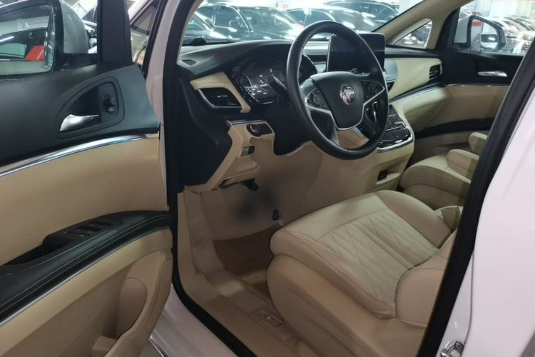 Used Buick GL8 2023 Facelifted Land Cruiser Executive Luxury Version Driver Seat