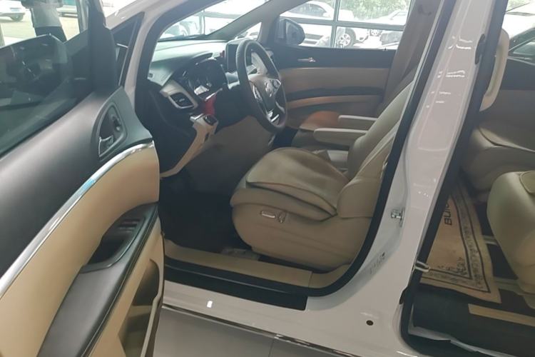 Used Buick GL8 2023 Facelifted Land Cruiser Executive Luxury Version Driver Seat