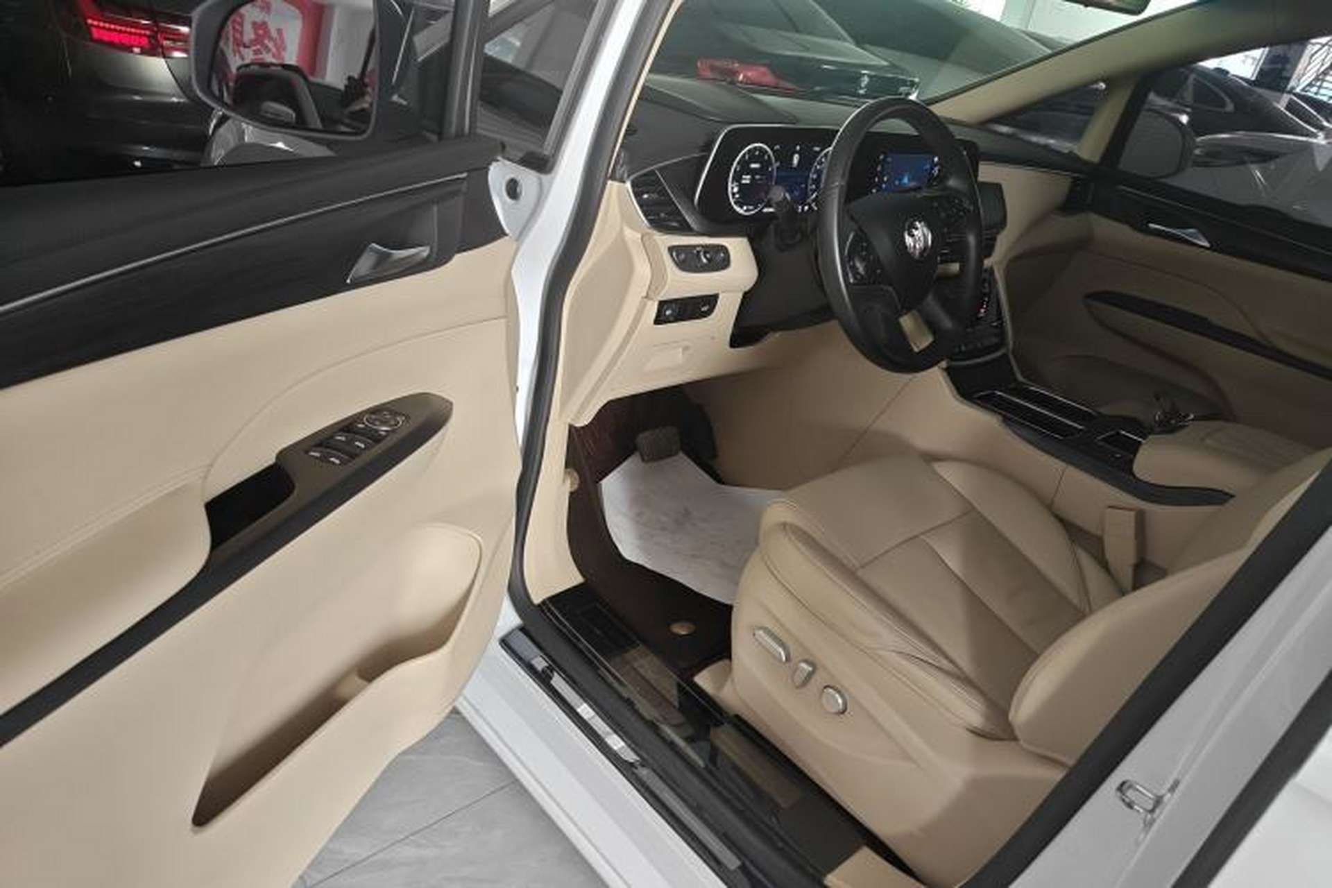 Used Buick GL8 2023 ES Lu Zun Deluxe Model Driver Seat