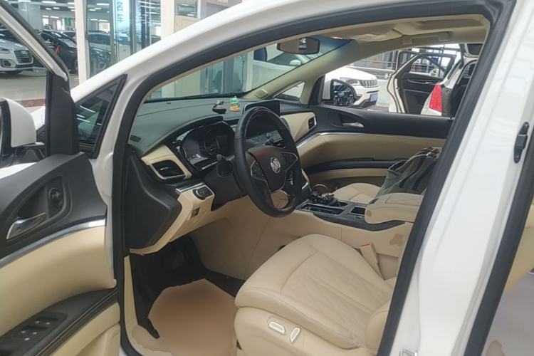Used Buick GL8 2023 Facelifted Land Cruiser Executive Luxury Version Driver Seat
