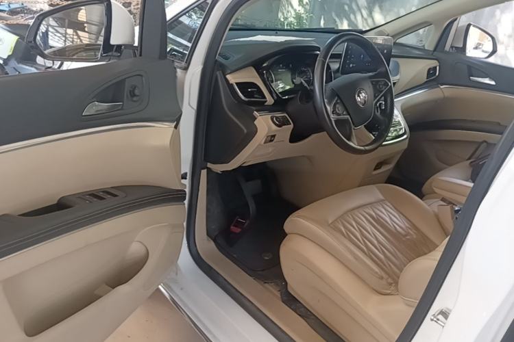 Used Buick GL8 2023 Facelifted Land Cruiser Executive Luxury Version Driver Seat