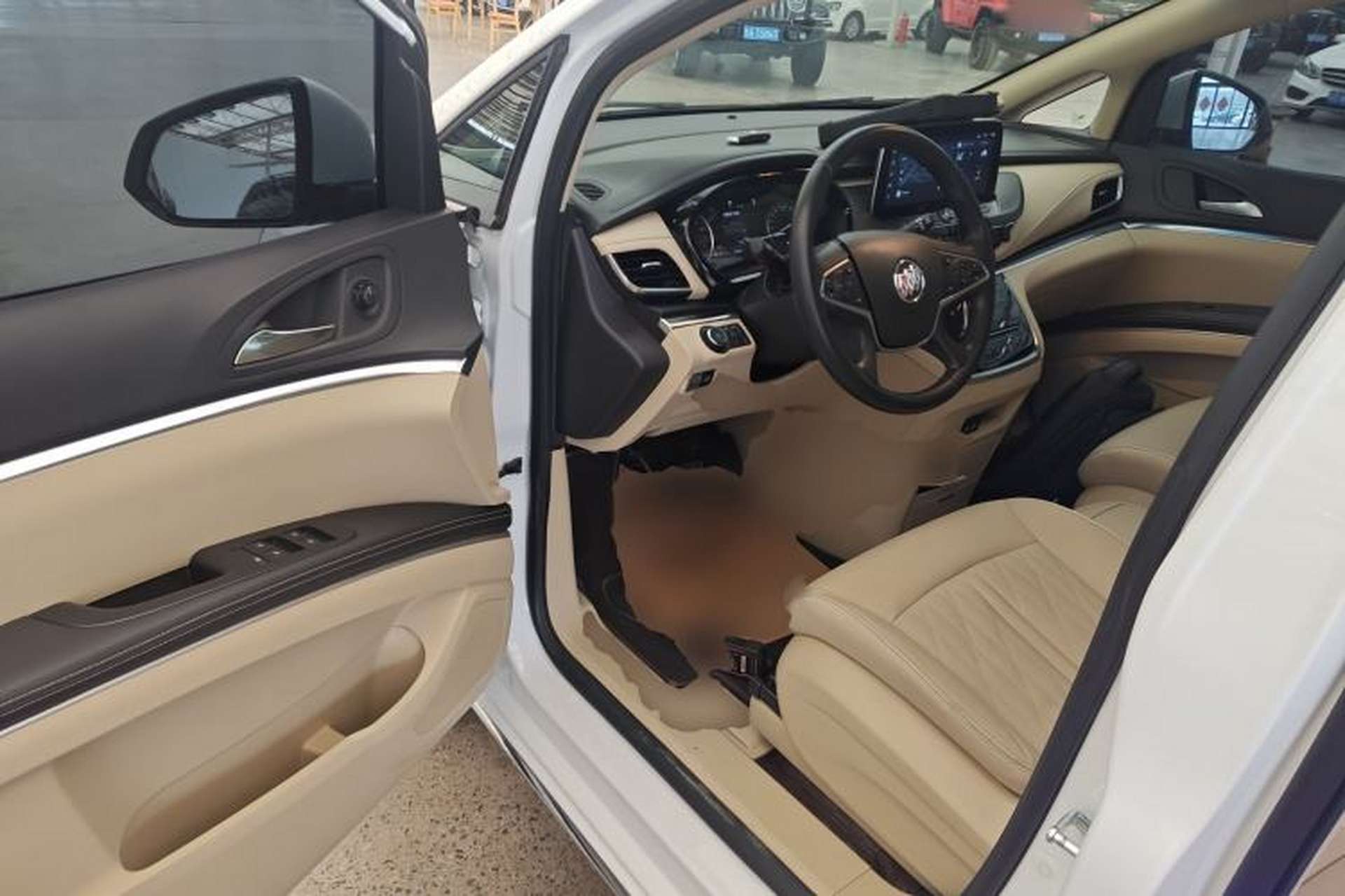 Used Buick GL8 2023 Facelifted Land Cruiser Executive Luxury Version Driver Seat