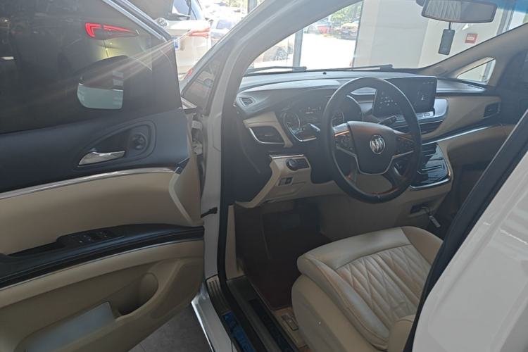 Used Buick GL8 2023 Facelifted Land Cruiser Executive Luxury Version Driver Seat