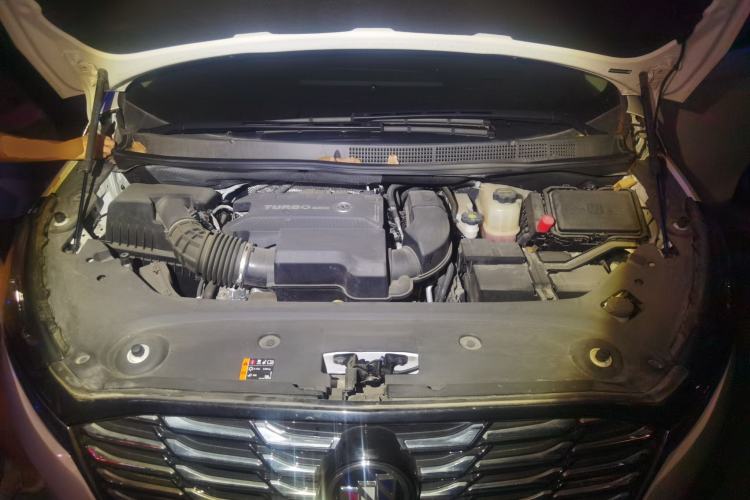 Used Buick GL8 2023 ES Lu Zun Deluxe Model Engine Bay